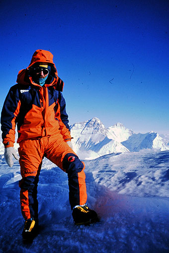 Na vrhuu Gjačung Kanga, zadaj Everest in Lotse