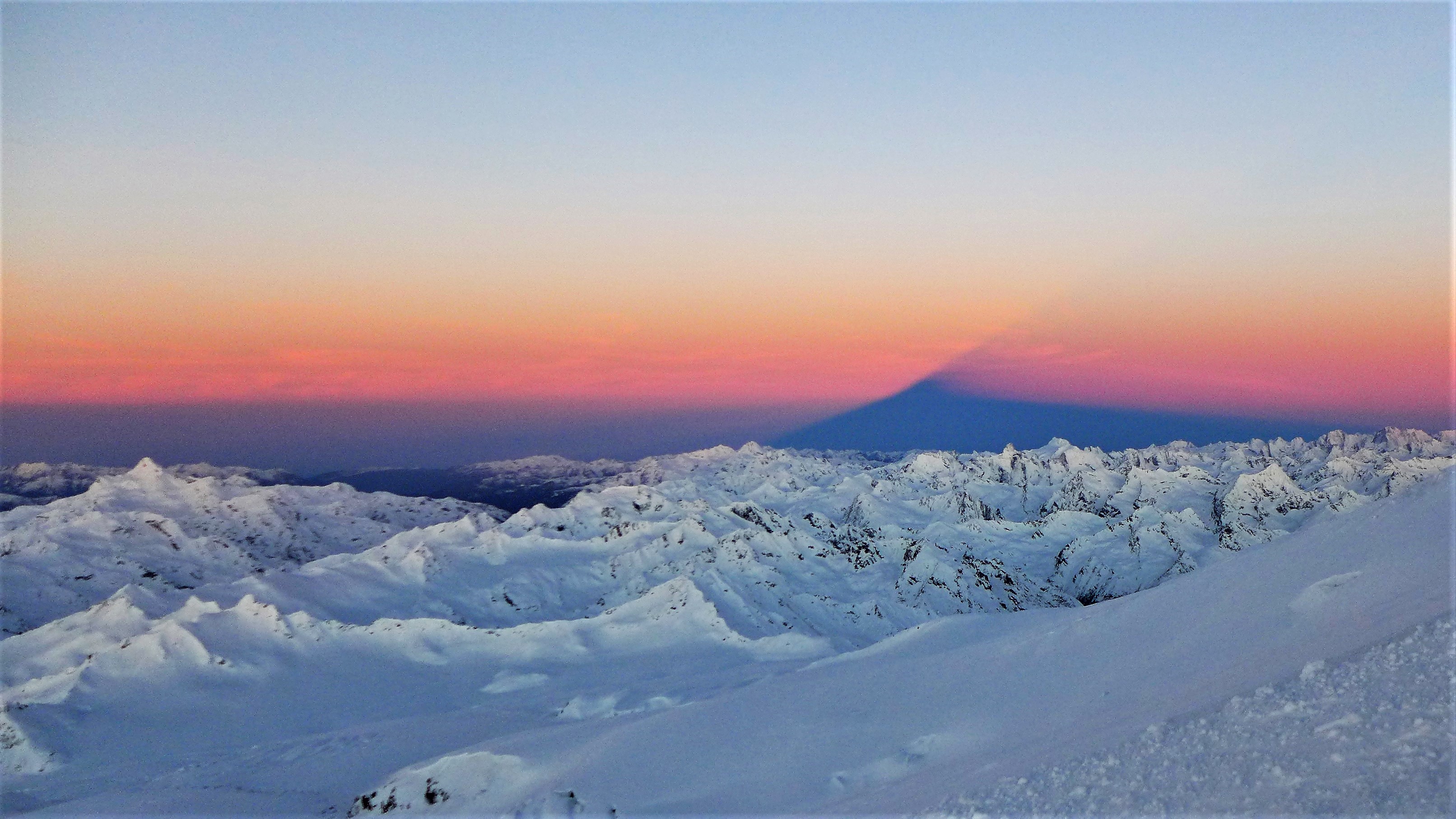 Jutranja senca Elbrusa ob vzponu na vrh